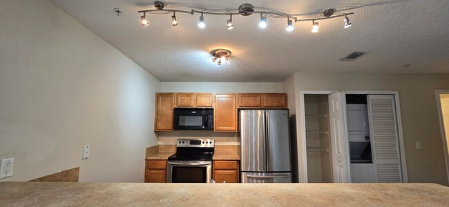 Building Photo - 2/2 Second Floor Condo in Willow Ridge