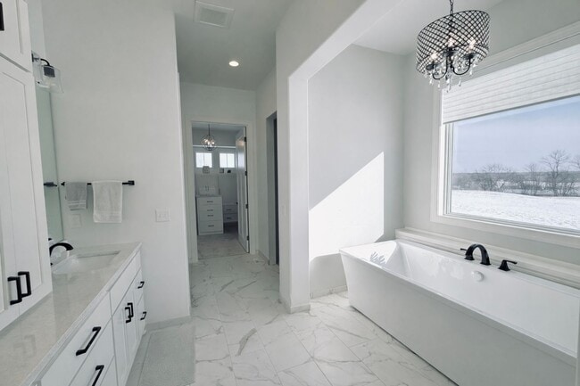 Building Photo - MUST SEE!  Gorgeous - Fully Furnished - New Construction Home in Delano.  No Detail Left To Be De...
