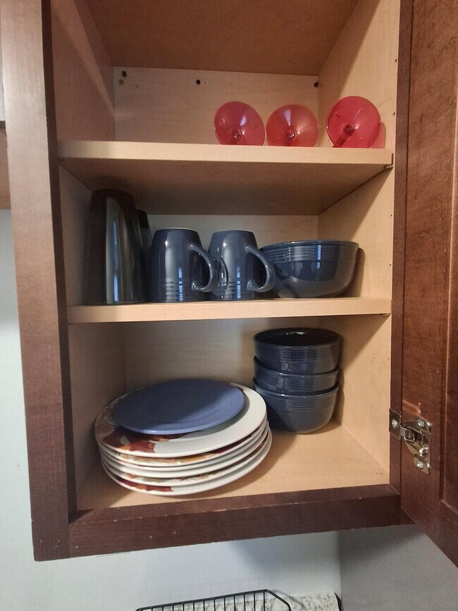 Building Photo - 474 Manton Ave