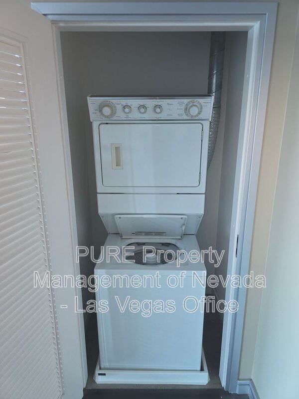 Building Photo - 200 Hoover Ave