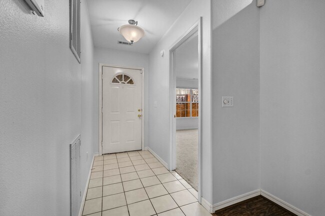 Building Photo - Pointer Lane Duplex