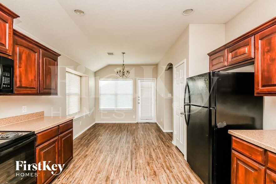 Building Photo - 5829 Parkview Hills Ln