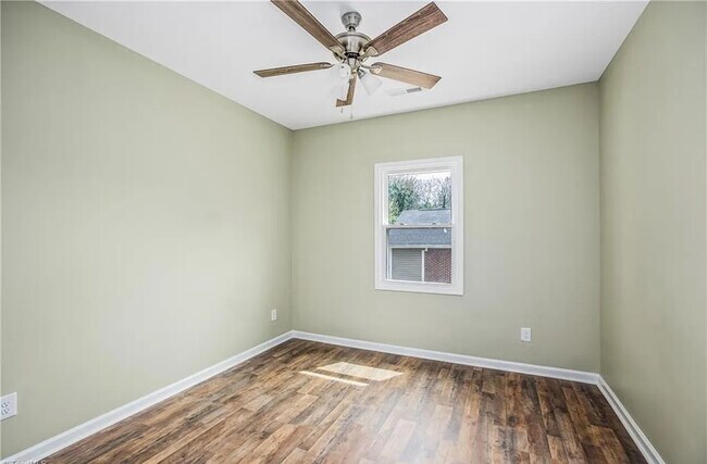 Building Photo - 2335 Greenway Ave NW