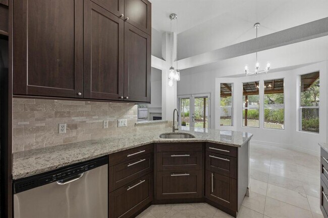 Building Photo - 9312 Roxanna Dr