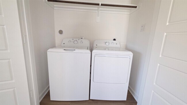 Building Photo - 5847 Sunrise Btm Ln