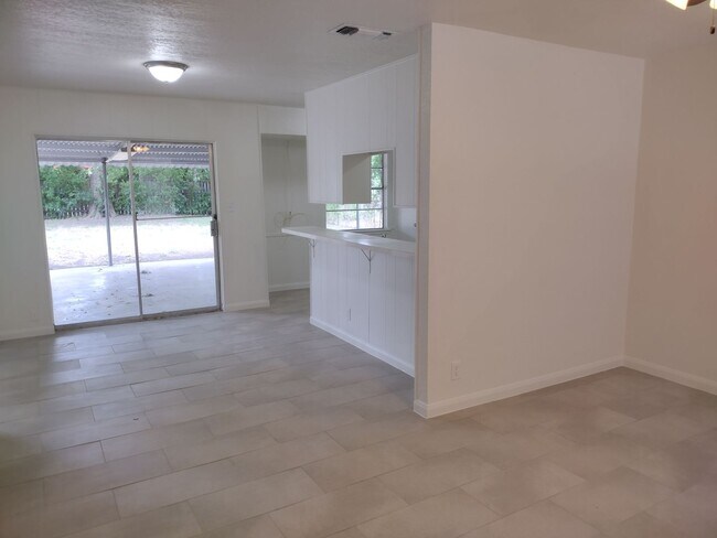 Building Photo - Meadow Village