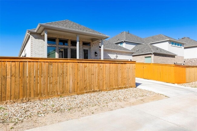 Building Photo - 2824 Stone Branch Dr