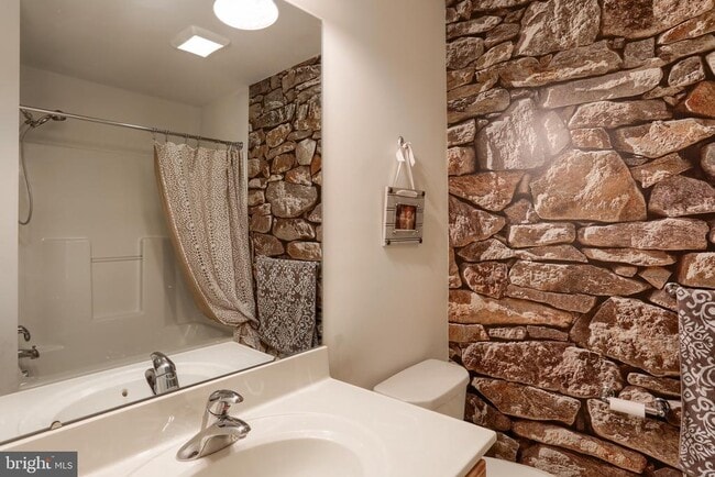 Building Photo - 5 Vista Cir