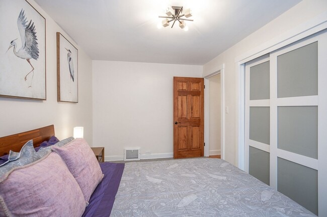 Building Photo - 3 BED 1 BATH SINGLE FAMILY HOME IN BEAUTIFUL LAKEWOOD!