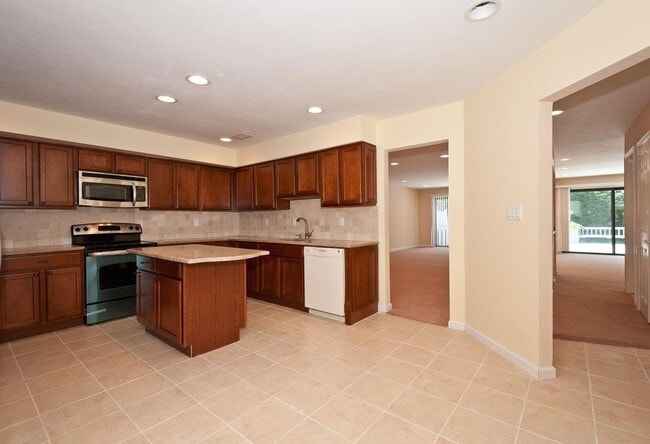 Building Photo - 90 Foxwood Dr