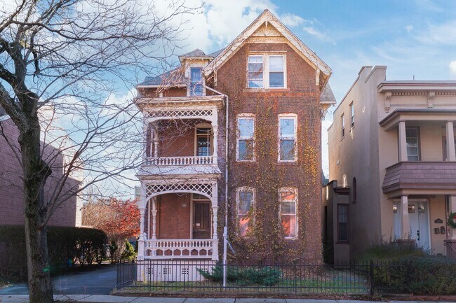 Primary Photo - 119 Olive St