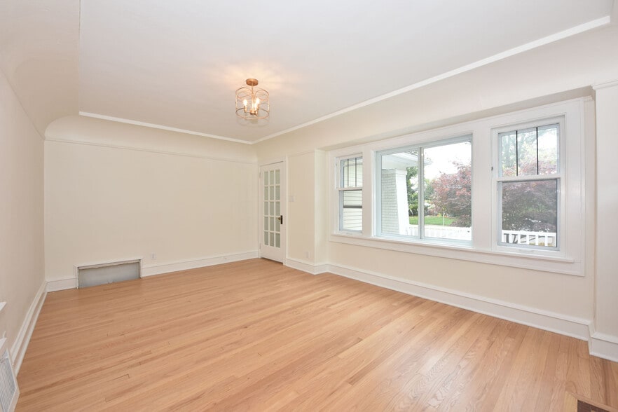 1st Floor Front Entrance, Large Windows Overlooking Front Yard - 5706 N Bay Ridge Ave
