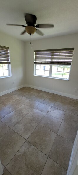 Building Photo - 571 Trade Winds Dr