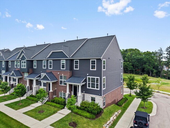 Building Photo - 202 N Sydney Ct