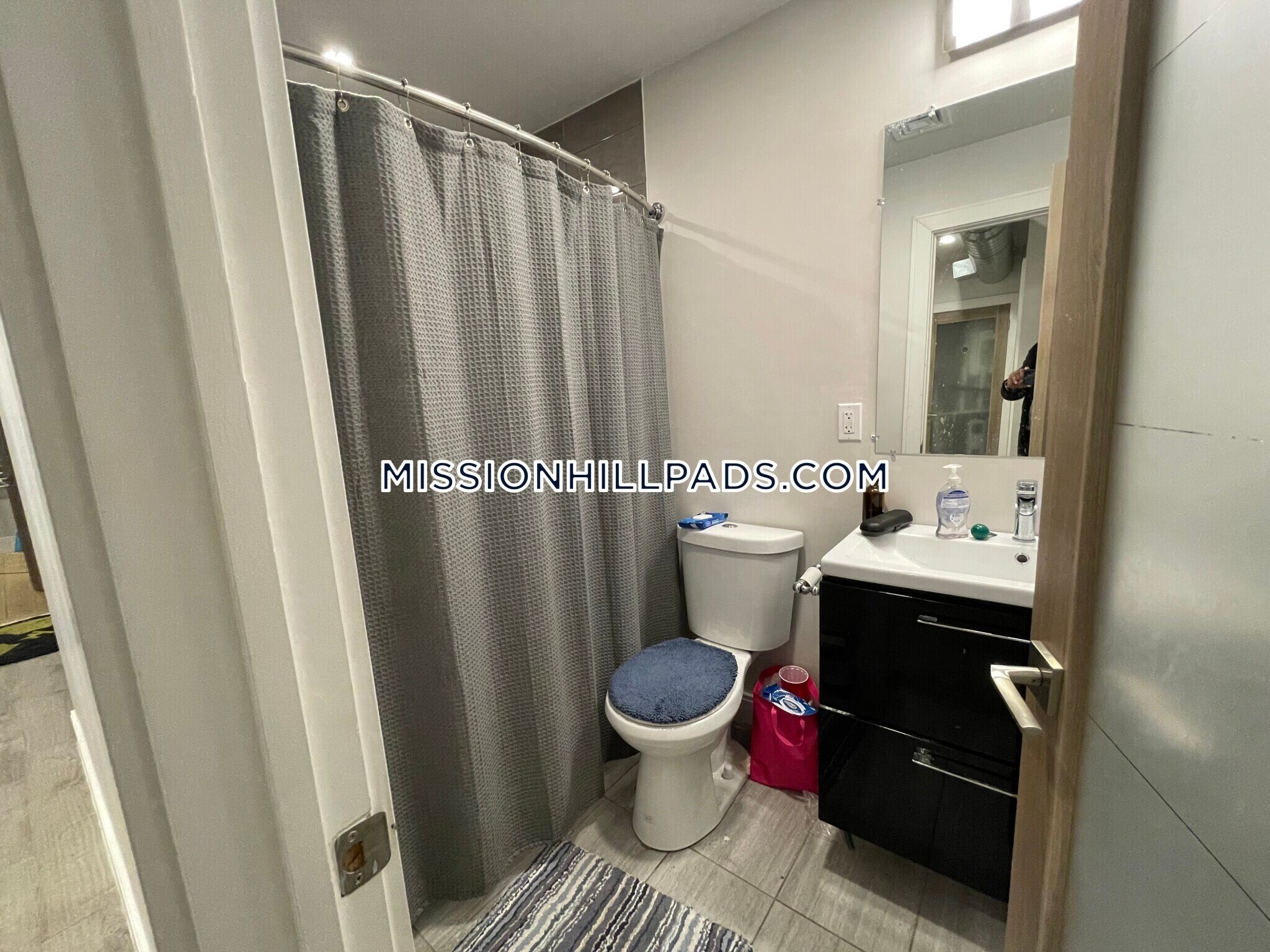 Building Photo - 407 Dudley St