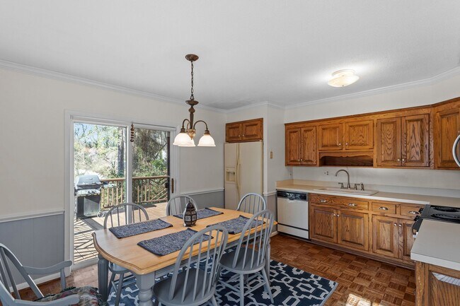 Building Photo - Charming 3 Bed, 2 Bath on Ward Street, Close to Universities