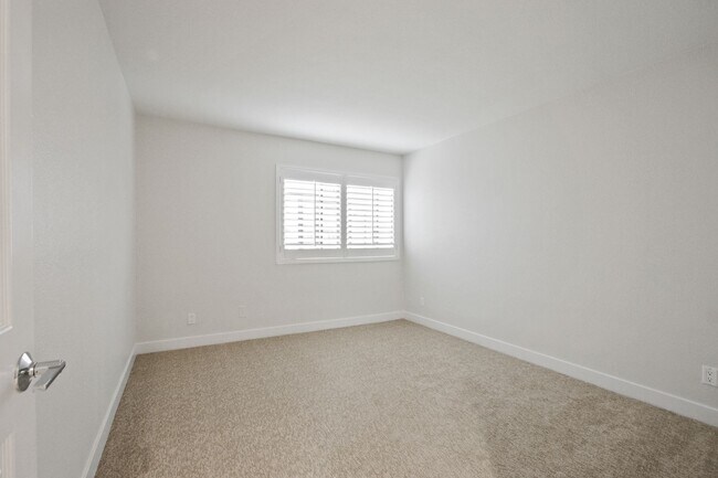Building Photo - Panoramic View Condo For Lease