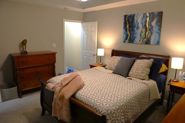 Building Photo - 1023 Rueland Dr