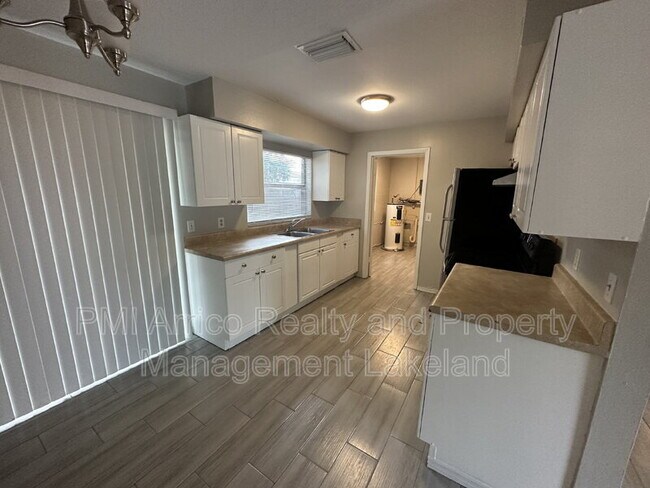 Building Photo - 651 Duncan Cir W