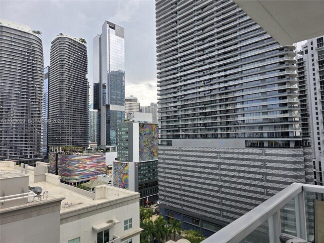 Building Photo - 1111 SW 1st Ave