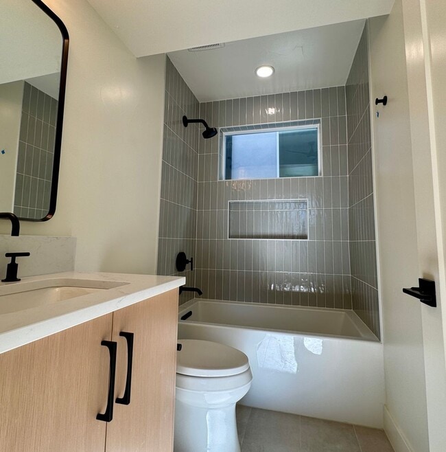 Building Photo - 1275-1279 Meade St