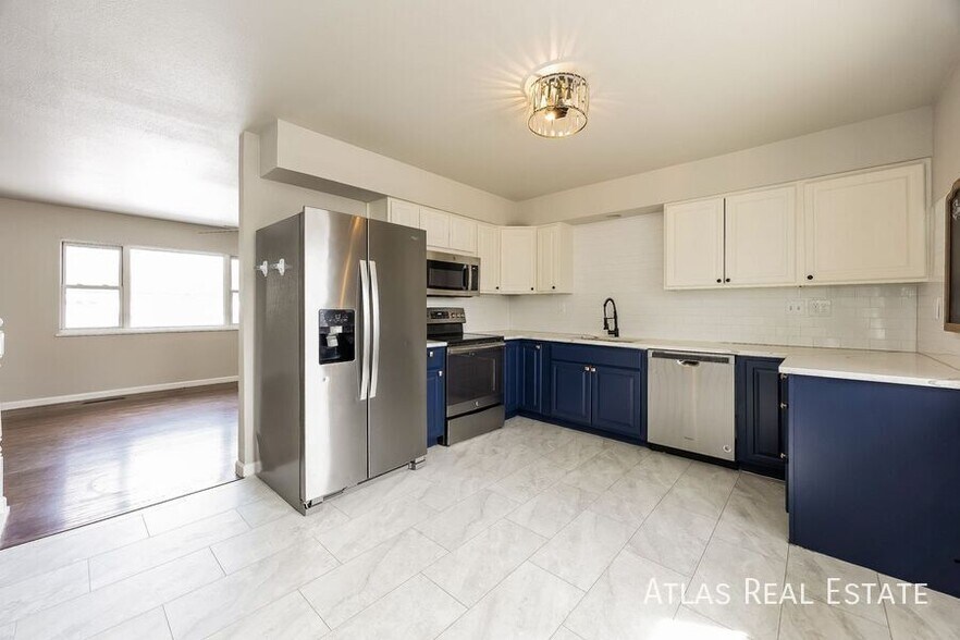 Building Photo - 2311 Sonoma Dr