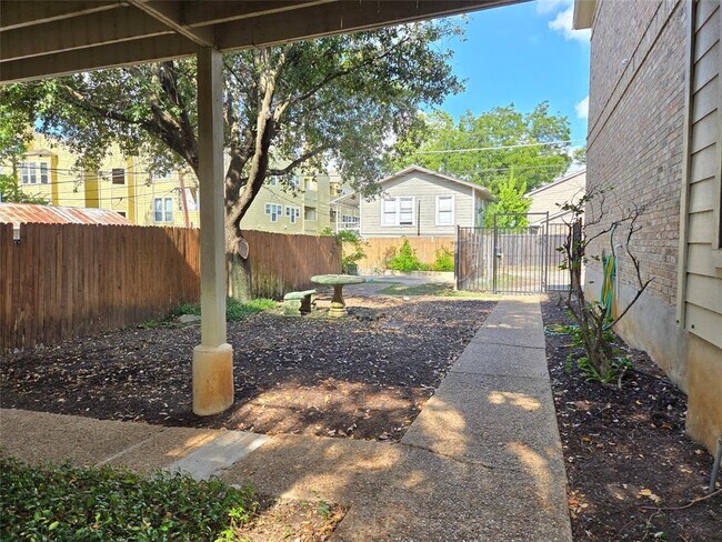 Building Photo - 2906 West Ave