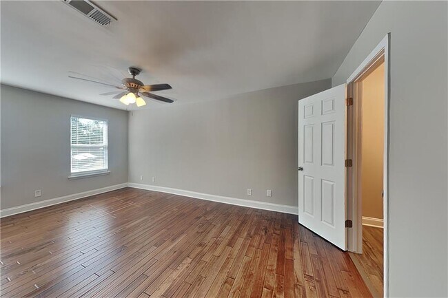 Building Photo - 2831 Olde Post Rd SE