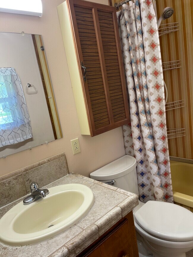 Building Photo - 117 Monday Dr