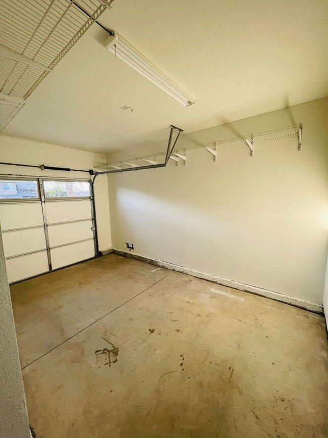 Building Photo - 42020 Dahlia Way