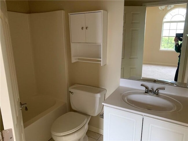 Building Photo - 504 Perryl Ln