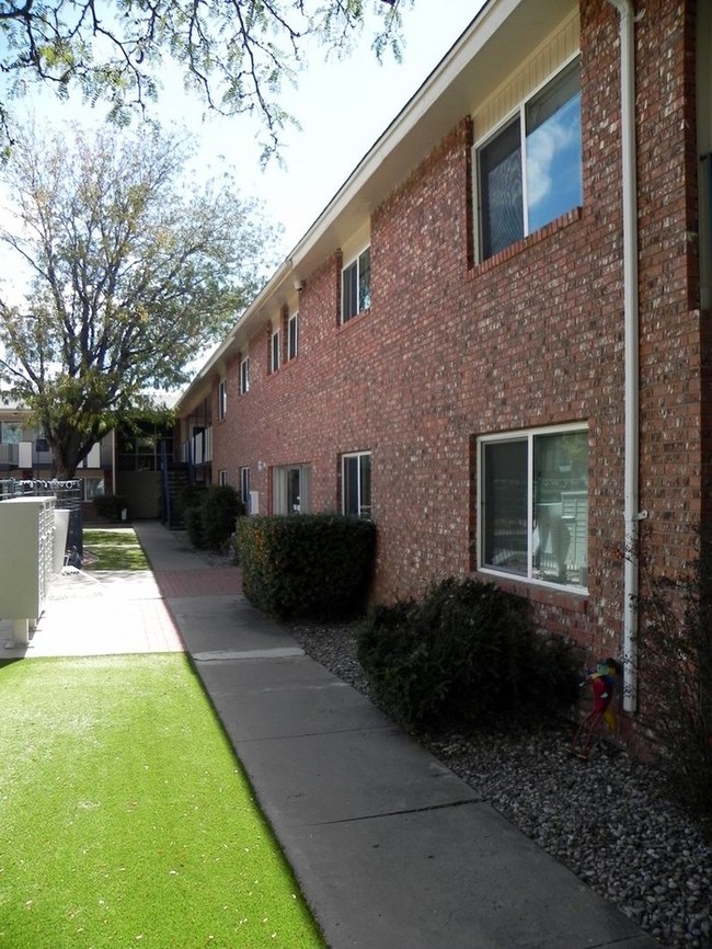 Building Photo - Great Size 1 Bedroom 1 Bath Available Now !!!