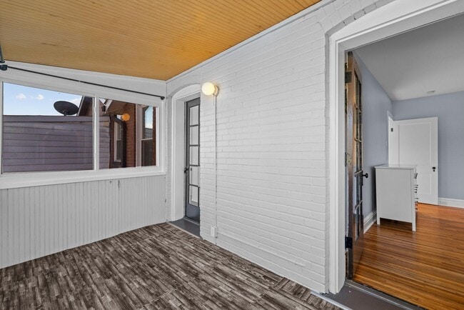 Building Photo - Gardener's Dream! 3-Bedroom, 1.5-Bath Home, Steps away from Tower Grove Park