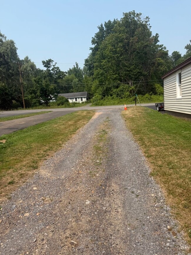 Building Photo - Adorable 4 Bed 1 bath Baldwinsville Cottage