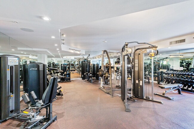 Building Photo - 1551 N Flagler Dr