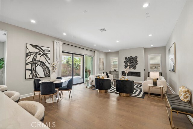 Building Photo - 370 Sawbuck