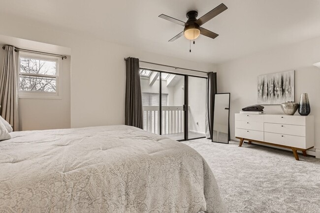 Building Photo - Updated 3 BDR Townhome in King's Ridge