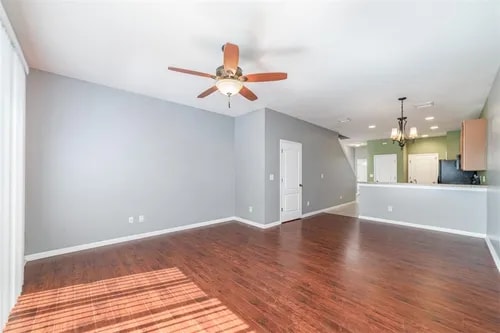 Building Photo - Beautiful 2 Bedroom 2.5 Bath Townhome loca...