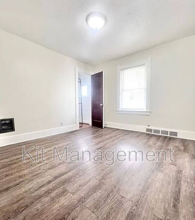 Building Photo - 4225 N Haven Ave