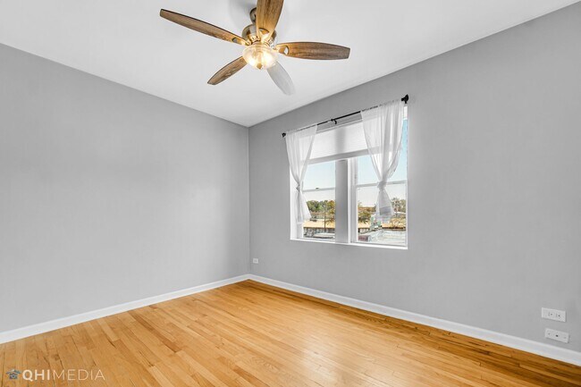 Building Photo - 4006 W Nelson St