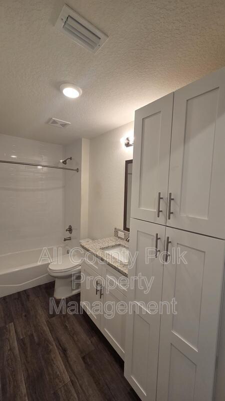 Building Photo - 915 Ariana St