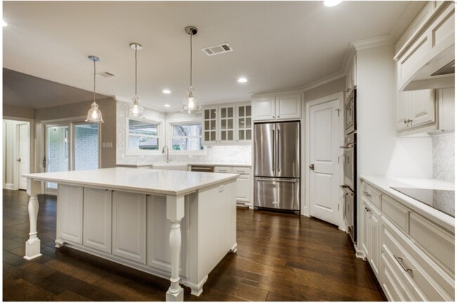 Building Photo - 4024 Inwood Rd