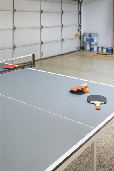 Building Photo - 1909 E Coral Tree Dr