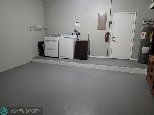 Building Photo - 1412 Barcelona Way