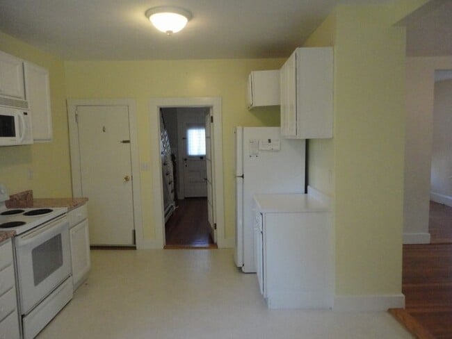 Building Photo - 39 E Bowery St