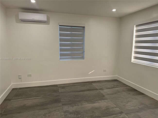 Building Photo - 731 E 19th St