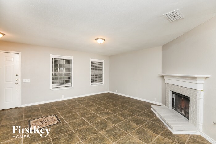 Building Photo - 7018 Glenshire Dr
