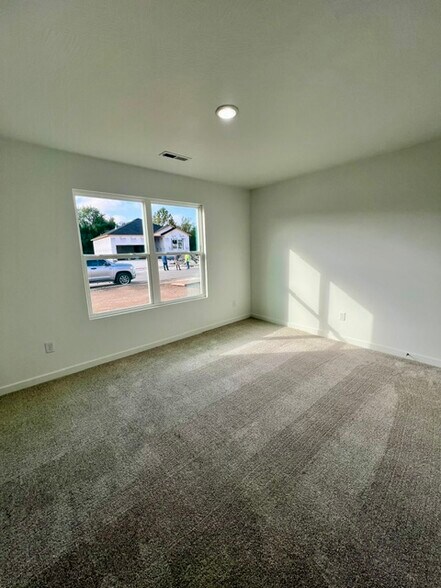 Building Photo - 477 Stone Creek Rd