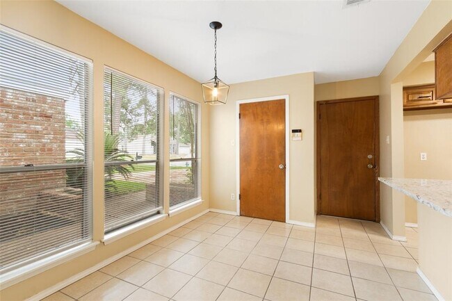 Building Photo - 25710 Pepper Ridge Ln