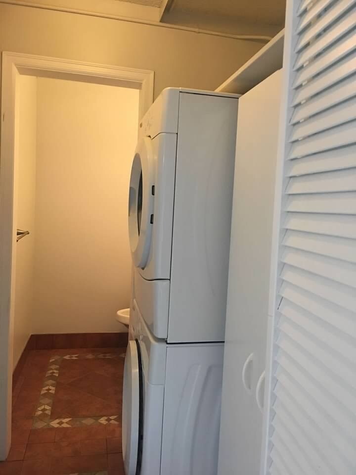 In suite full size laundry - 924 Shorewood Dr